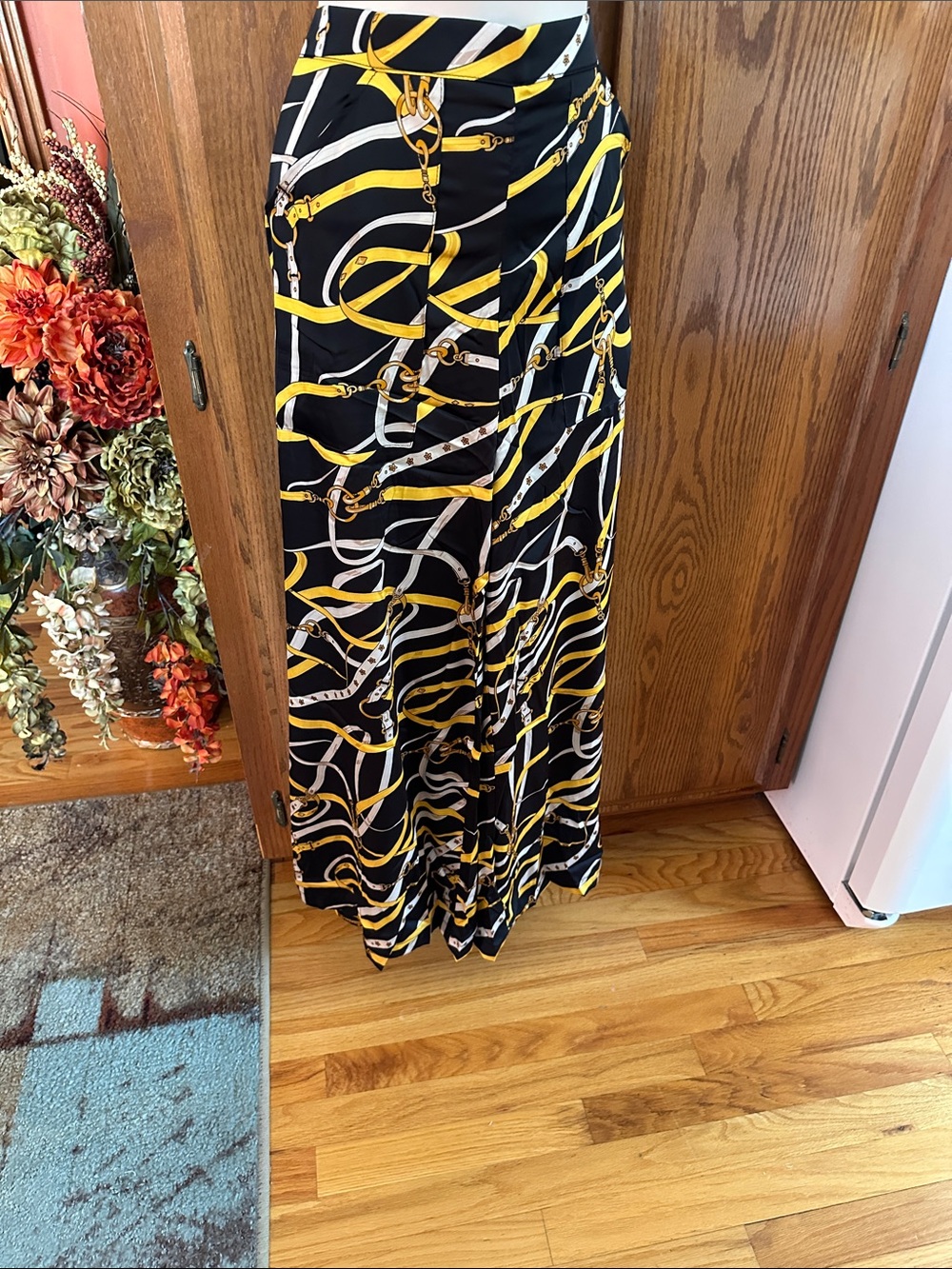 Women’s Black & Yellow Chain Print pants